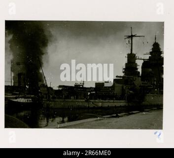 SS-Fotograf Blaurock, Frankreich, Finnland 1942-44 SS Soldier Porträtfotos, im November 1942 von der französischen Flotte in Toulon gesunkene, russische Flugabwehrwaffe, Gebirgsjäger Regiment 11 „Reinhard Heydrich“ im Feldtraining, tägliche und Freizeitaktivitäten, Parade, Aktivitäten, schwere Artillerie Stockfoto