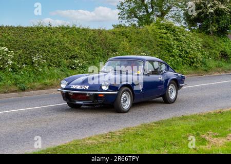 Triumph GT6 der 1972 70s-Jahre; Classic Oldtimer, Motoren aus vergangenen Jahren auf dem Weg zur Capesthorne Hall Oldtimer-Ausstellung, Cheshire, Großbritannien Stockfoto