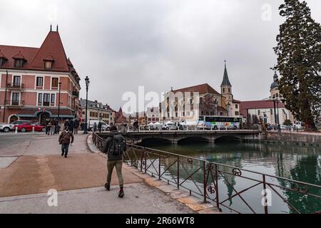 Annecy, Frankreich - 29. Januar 2022: Die Kirche Saint-Francois, auch bekannt als die Kirche der Italiener, ist eine katholische Kirche in Annecy in Haute-Savoie, Stockfoto