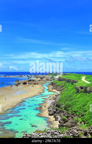 Higashi Heian-Naizaki und das blaue Meer Stockfoto