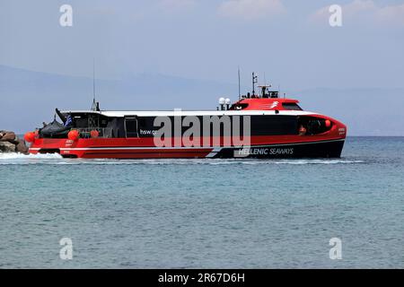 Hellenic Seaways Schnellfähre Aero 2, am Megalochori Hafen, Agibri Insel, Saronischer Golf, Griechenland. Mai 2023. Stockfoto