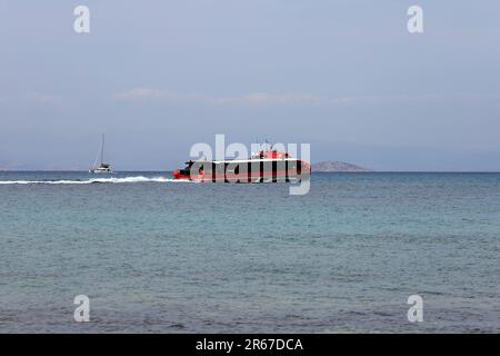 Hellenic Seaways Schnellfähre Aero 2, am Megalochori Hafen, Agibri Insel, Saronischer Golf, Griechenland. Mai 2023. Stockfoto