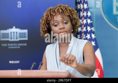 7. Juni 2023, Washington, Distric of Columbia, USA: Pressesprecherin DES Weißen Hauses KARINE JEAN PIERRE spricht heute auf einer Pressekonferenz am 07. Juni 2023 im Brady Room/Weißen Haus in Washington DC, USA. (Kreditbild: © Lenin Nolly/ZUMA Press Wire) NUR REDAKTIONELLE VERWENDUNG! Nicht für den kommerziellen GEBRAUCH! Stockfoto