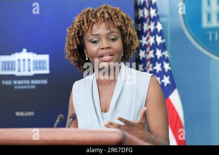 7. Juni 2023, Washington, Distric of Columbia, USA: Pressesprecherin DES Weißen Hauses KARINE JEAN PIERRE spricht heute auf einer Pressekonferenz am 07. Juni 2023 im Brady Room/Weißen Haus in Washington DC, USA. (Kreditbild: © Lenin Nolly/ZUMA Press Wire) NUR REDAKTIONELLE VERWENDUNG! Nicht für den kommerziellen GEBRAUCH! Stockfoto