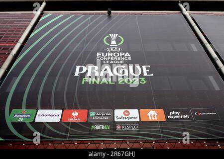 Prag, Tschechische Republik. 07. Juni 2023. Symbole und Sponsoren des Conference League Finales vor dem Eden Arena Stadion in Prag (Tschechische Republik), 7. Juni 2023. Kredit: Insidefoto di andrea staccioli/Alamy Live News Stockfoto