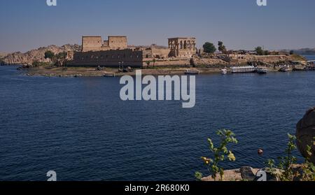 Philae Tempelanlage, eine auf einer Insel basierende Tempelanlage im Stausee des Assuan-Staudamms, stromabwärts des Assuan-Staudamms und des Nasser-Sees, Ägypten. Stockfoto