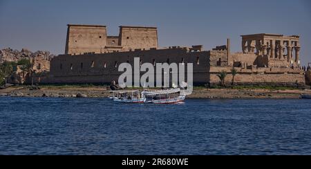 Philae Tempelanlage, eine auf einer Insel basierende Tempelanlage im Stausee des Assuan-Staudamms, stromabwärts des Assuan-Staudamms und des Nasser-Sees, Ägypten. Stockfoto