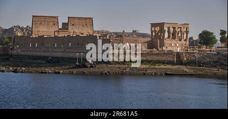 Philae Tempelanlage, eine auf einer Insel basierende Tempelanlage im Stausee des Assuan-Staudamms, stromabwärts des Assuan-Staudamms und des Nasser-Sees, Ägypten. Stockfoto