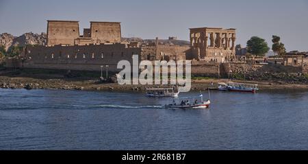 Philae Tempelanlage, eine auf einer Insel basierende Tempelanlage im Stausee des Assuan-Staudamms, stromabwärts des Assuan-Staudamms und des Nasser-Sees, Ägypten. Stockfoto