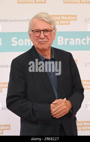 Köln, Deutschland. 06. Juni 2023. Regisseur Heinrich Breloer kommt zum 2023. Sommertreffen der Film- und Media-Stiftung NRW Credit: Horst Galuschka/dpa/Alamy Live News Stockfoto
