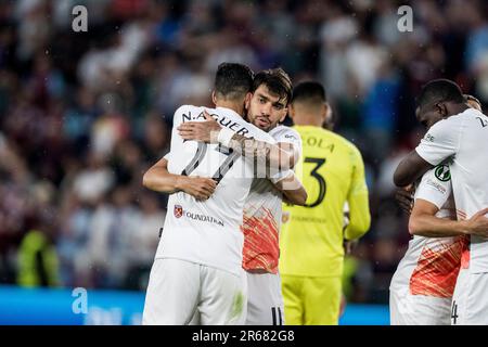 Prag, Tschechische Republik. 07. Juni 2023. Lucas Paqueta (11) und Nayef Aguerd (27) von West Ham United während des Finales der UEFA Europa Conference League zwischen Fiorentina gegen West Ham United in der Eden Arena in Prag. Kredit: Gonzales Photo/Alamy Live News Stockfoto