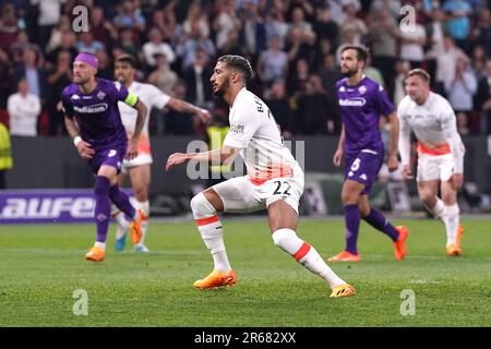 West Ham United's sagt, Benrahma erzielt das erste Tor seiner Seite des Spiels vom Elfmeterpunkt aus während des Finales der UEFA Europa Conference League in der Fortuna Arena in Prag. Bilddatum: Mittwoch, 7. Juni 2023. Stockfoto