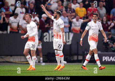 West Ham United's Said Benrahma (Zentrum) feiert das erste Tor seiner Mannschaft im Spiel während des Finales der UEFA Europa Conference League in der Fortuna Arena in Prag. Bilddatum: Mittwoch, 7. Juni 2023. Stockfoto