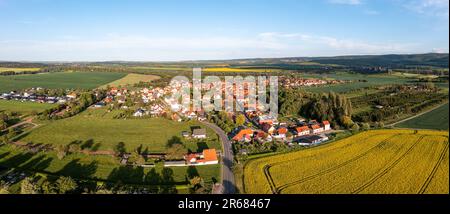Luftbild Blick nach WedderslebenRapsblüte Stockfoto