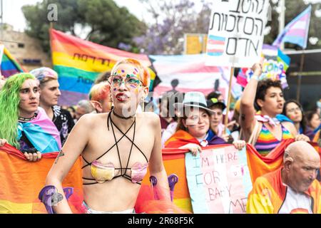 Israel. 01. Juni 2023. Tausende von Menschen marschierten bei der jährlichen Jerusalem's Pride Parade. Jerusalem, Israel. Juni 01. 2023. (Matan Golan/Sipa USA). Kredit: SIPA USA/Alamy Live News Stockfoto