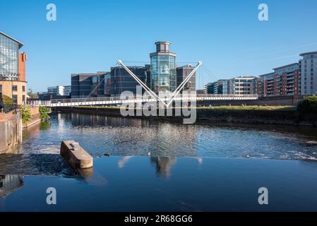 Leeds Dock mit River Aire, Wehr, Knight's Way Bridge und Royal Armouries Museum, Leeds Stockfoto