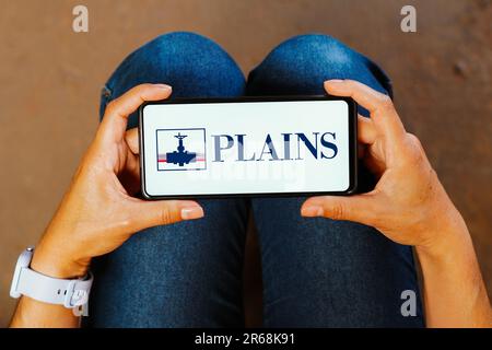 In dieser Fotoabbildung wird das Plains GP Holdings Logo auf einem Smartphone-Bildschirm angezeigt. Stockfoto