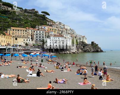 Strand von Amalfi, Amalfiküste (Costiera amalfitana/Costa d'Amalfi) Stockfoto
