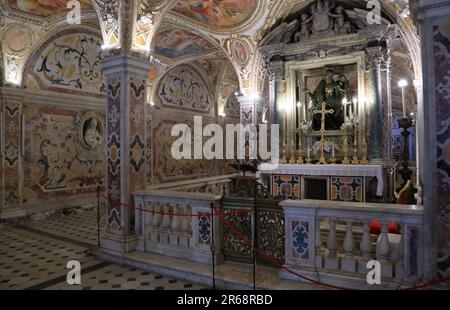 Die Krypta der Kathedrale von Salerno, Italien. Cripta del duomo di Salerno Stockfoto