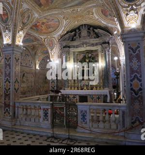 Die Krypta der Kathedrale von Salerno, Italien. Cripta del duomo di Salerno Stockfoto