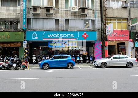 Watsons Einzelhandelsgeschäft in Taipei, Taiwan; Asiens Nr. 1 im Gesundheits- und Schönheitseinzelhandel, gegründet als Hong Kong Dispensary im Jahr 1841. Stockfoto