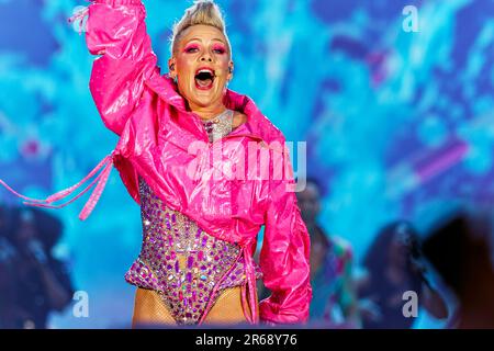 7. Juni 2023, Vereinigtes Königreich: 7. Juni 2023, Bolton, Vereinigtes Königreich: Amerikanische Sängerin PINK tritt am Eröffnungsabend ihrer Sommerkarneval-Tour im University of Bolton Stadium auf. Der so What-Kartenspieler, der 2019 zuletzt durch Großbritannien gereist ist, wird auch noch vor den europäischen und US-amerikanischen Terminen nach Sunderland, Birmingham und London reisen. (Kreditbild: © Andy von Pip/ZUMA Press Wire) NUR REDAKTIONELLE VERWENDUNG! Nicht für den kommerziellen GEBRAUCH! Stockfoto