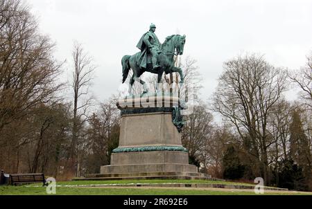 Reitdenkmal für Herzog August Ernst II im Hofgarten, Skulpturenwerk von Gustav Heinrich Eberlein, 1899 in Coburg, Deutschland geschaffen Stockfoto