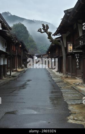 Tsumago Inn im Regen Stockfoto