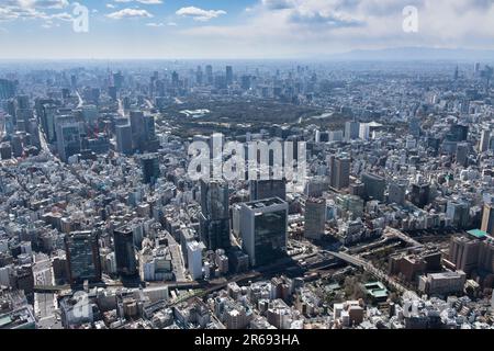 Luftaufnahme des Bahnhofs Shin-Ochanomizu in Richtung Kaiserpalast vom Nordosten Stockfoto