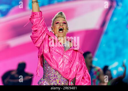 7. Juni 2023, Vereinigtes Königreich: 7. Juni 2023, Bolton, Vereinigtes Königreich: Amerikanische Sängerin PINK tritt am Eröffnungsabend ihrer Sommerkarneval-Tour im University of Bolton Stadium auf. Der so What-Kartenspieler, der 2019 zuletzt durch Großbritannien gereist ist, wird auch noch vor den europäischen und US-amerikanischen Terminen nach Sunderland, Birmingham und London reisen. (Kreditbild: © Andy von Pip/ZUMA Press Wire) NUR REDAKTIONELLE VERWENDUNG! Nicht für den kommerziellen GEBRAUCH! Stockfoto