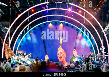 7. Juni 2023, Vereinigtes Königreich: 7. Juni 2023, Bolton, Vereinigtes Königreich: Amerikanische Sängerin PINK tritt am Eröffnungsabend ihrer Sommerkarneval-Tour im University of Bolton Stadium auf. Der so What-Kartenspieler, der 2019 zuletzt durch Großbritannien gereist ist, wird auch noch vor den europäischen und US-amerikanischen Terminen nach Sunderland, Birmingham und London reisen. (Kreditbild: © Andy von Pip/ZUMA Press Wire) NUR REDAKTIONELLE VERWENDUNG! Nicht für den kommerziellen GEBRAUCH! Stockfoto