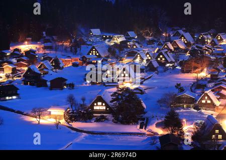 Das Shirakawa-Dorf leuchtet auf Stockfoto