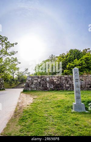 Ruinen des Ura-Gomon-Tors östlich der Hauptzitadelle von Hiroshima Castle Stockfoto