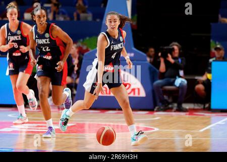 Sydney, Australien, 22. September 2022. Marine Fauthoux of France dribbelt den Ball während des FIBA Frauen Basketball World Cup Spiels zwischen Australien und Frankreich auf dem Sydney Super Dome. Kredit: Pete Dovgan/Speed Media/Alamy Live News Stockfoto