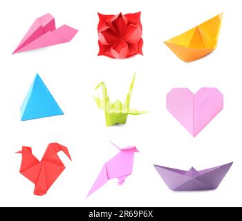 Collage mit vielen verschiedenen Papierfiguren auf weißem Hintergrund. Origami-Kunst Stockfoto