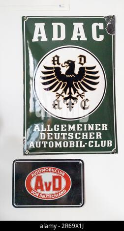 Bordeaux , Aquitaine France - 06 06 2023 : ADAC und AvD Textmarke und Logo-Schild Automobilclub in Deutschland allgemeiner deutsher automobilclub von d Stockfoto