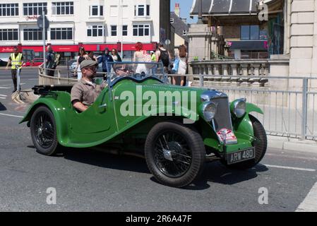 Hillman Aero Minx ARW 480 an der London to Brighton Modern Classic Car Run vom Brooklands Museum. Stockfoto