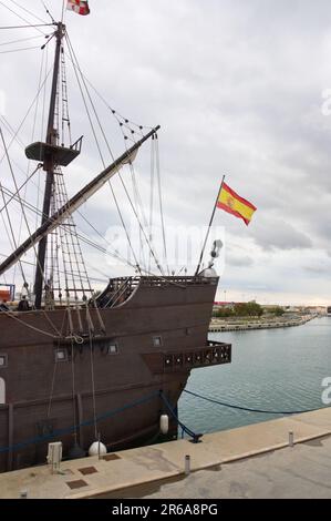 2018. Valencia, Spanien. Stern des Schiffes bekannt als Galeon Andalucia, eine Nachbildung einer spanischen Galeone aus dem 17. Jahrhundert mit sechs Decks, die entworfen und gebaut wurden Stockfoto