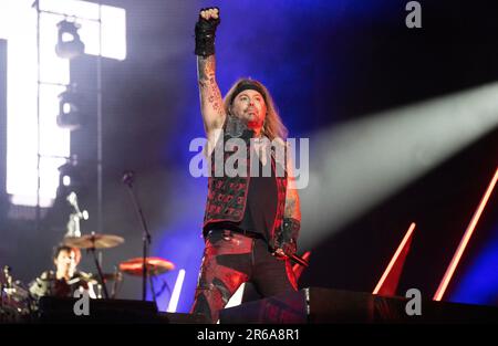 Vince Neil und Mötley Crüe treten auf der Festivalbühne während des Sweden Rock Festivals am 07. Juni 2023 auf. Foto: Fredrik Sandberg / TT / Code 10080 Stockfoto