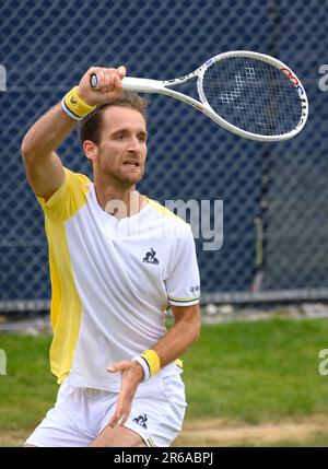 Constant Lestienne (FRA) spielt in der ersten Runde bei der Surbiton Trophy, London, 6. Juni 2023. Stockfoto