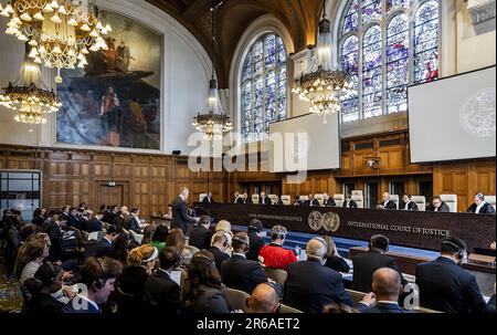 DEN HAAG - 08/06/2023, Alexander Shulgin (russischer Botschafter in den Niederlanden) beim Internationalen Gerichtshof während einer öffentlichen Anhörung in einem Fall, den die Ukraine 2017 gegen Russland wegen der Besetzung der Ostukraine und der Krim erhoben hat. ANP REMKO DE WAAL niederlande raus - belgien raus Stockfoto