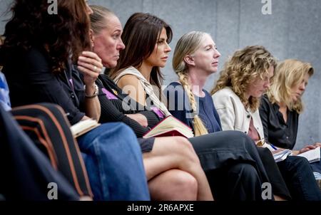 DEN HAAG - 08/06/2023, DEN HAAG - Olcay Gulsen, nationaler Botschafter der Kampagne "Orange the World" gegen Gewalt gegen Frauen der UN-Frauen, im Rahmen eines Rundtischgesprächs des Justiz- und Sicherheitsausschusses für Frauenmord. ANP ROBIN UTRECHT niederlande raus - belgien raus Stockfoto