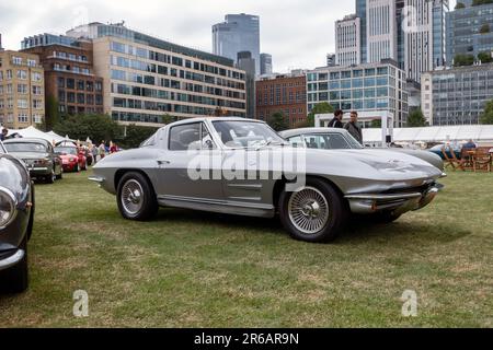 1963 Chevrolet Corvette C2 Stingray bei den London Concours, Honourable Artillery Company City of London, UK 2023 Stockfoto