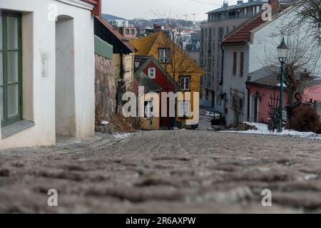 Wunderschöne Straßenausblicke auf Holzhäuser Damstredet und Telthusbakken in oslo norwegen Stockfoto