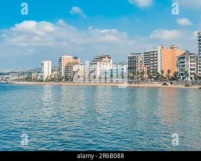 Die Stadt Sidon im Libanon. Sidon Sea - Saida corniche und Gebäude und Altstadt Stockfoto