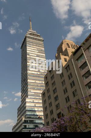 Lateinamerikanischer Turm, Torre Latinamericano, Mexiko-Stadt, Mexiko, erbaut 1956 Stockfoto