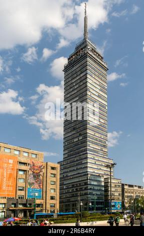 Lateinamerikanischer Turm, Torre Latinamericano, Mexiko-Stadt, Mexiko, erbaut 1956 Stockfoto