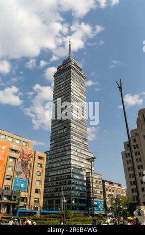 Lateinamerikanischer Turm, Torre Latinamericano, Mexiko-Stadt, Mexiko, erbaut 1956 Stockfoto