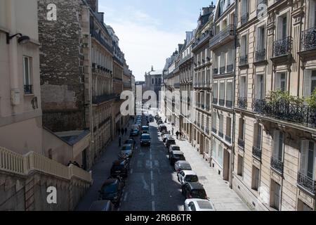 Rue Portalis, Blick auf die Stadt, mit der Kirche Saint-Augustin im Hintergrund Stockfoto