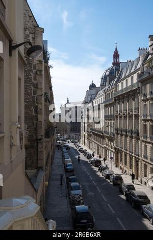 Rue Portalis, Blick auf die Stadt, mit der Kirche Saint-Augustin im Hintergrund Stockfoto